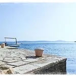 T&m * Vinišće