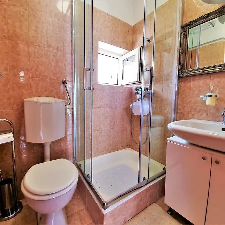 T&m Apartman Vinisce